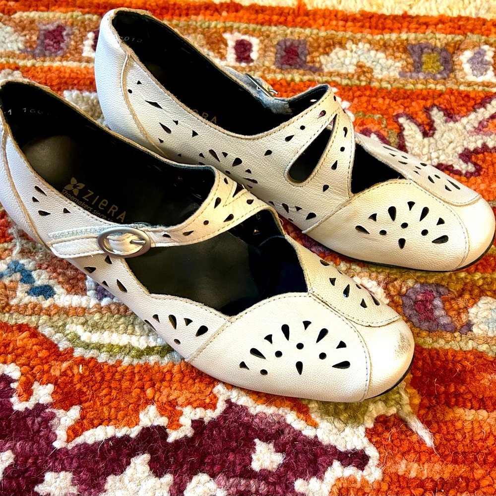 Ziera 37 white shoes laser cut mary Jane Chloe